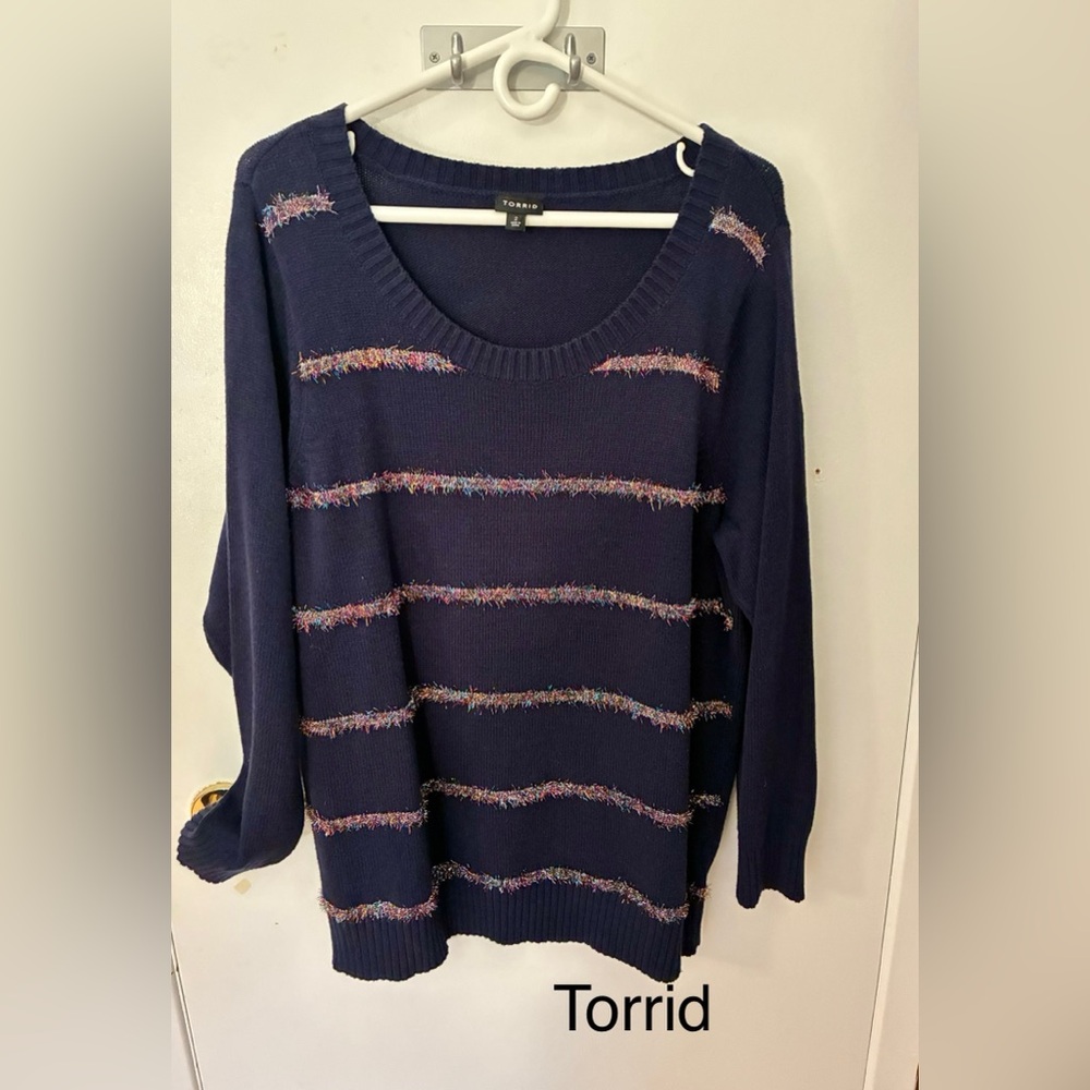 ❄️200 Torrid Women's plus Dark Blue Sweater with Colorful Stripes